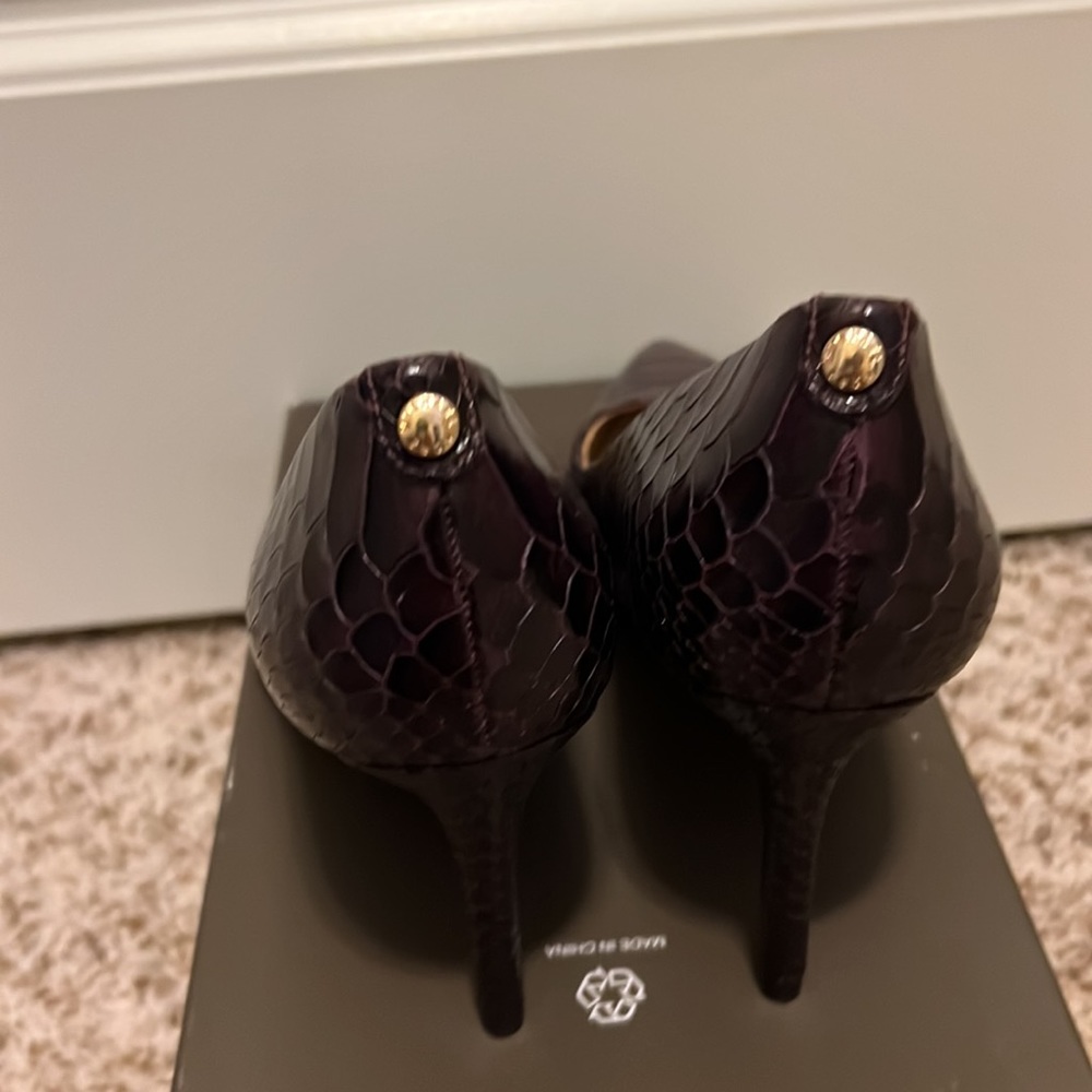 NWOT MICHAEL Michael Kora 2 1/2 inches pump in plum color and snake skin… - Picture 3 of 9